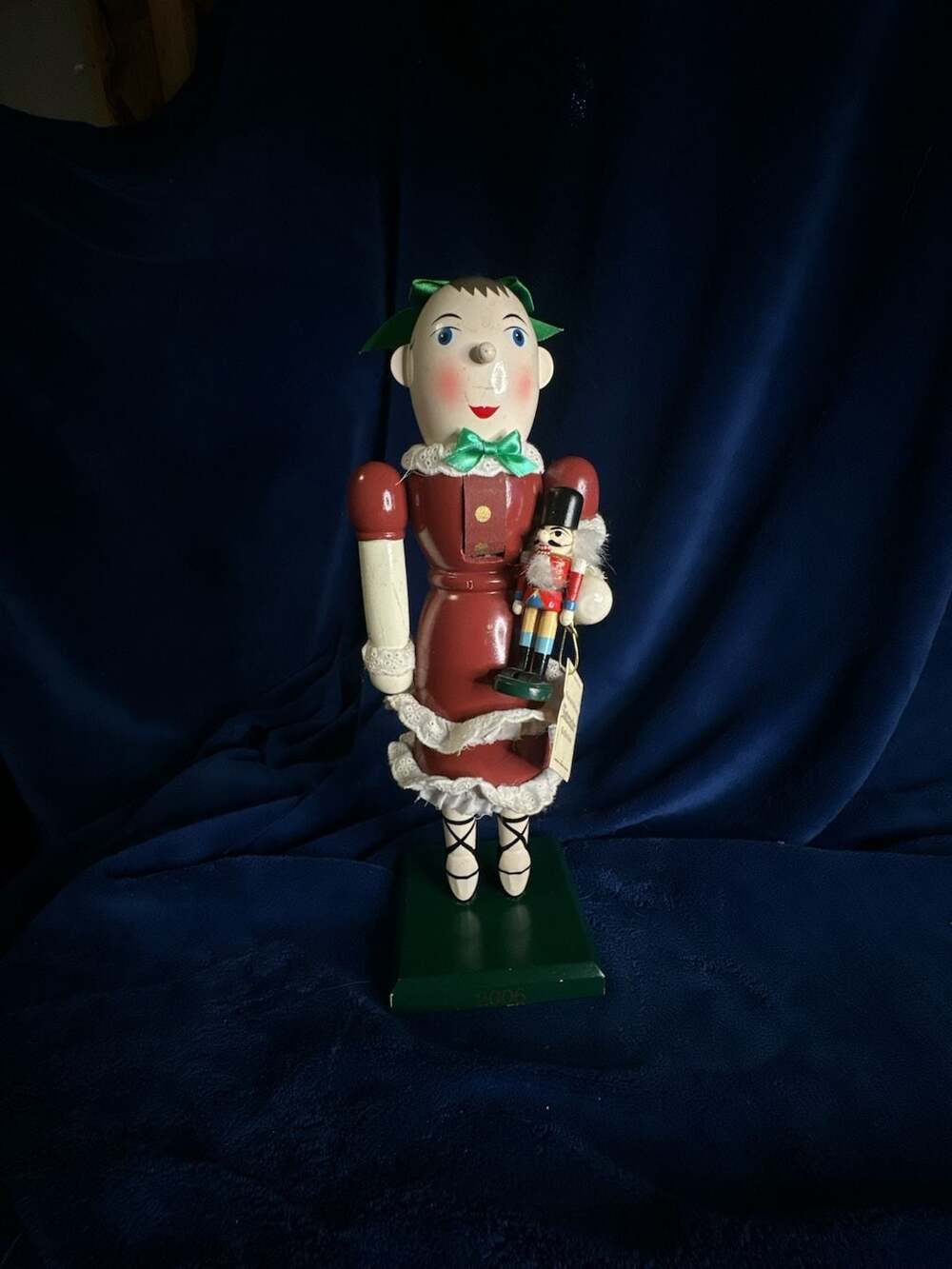 2006 Target Limited Edition Nutcracker Collection Girl Ballerina Holding Toy Sol